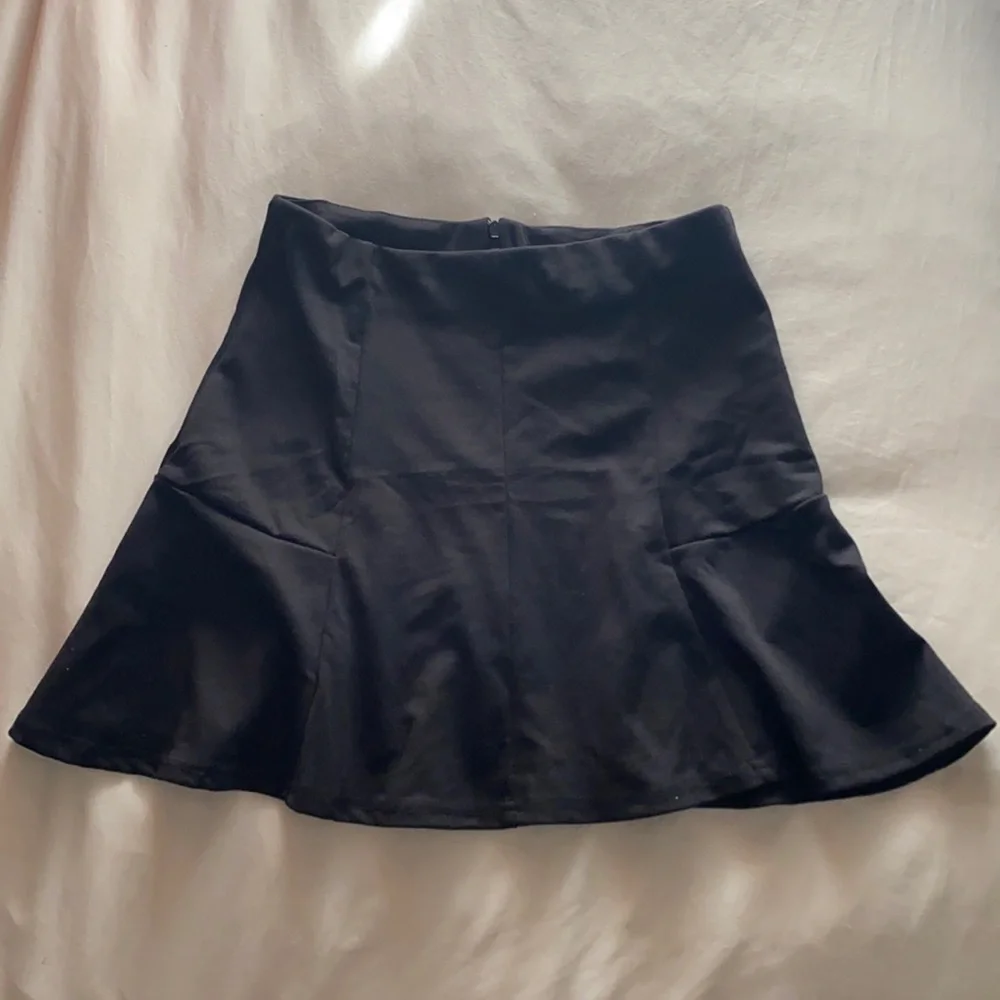 Black mini A line skirt Medium - Picture 1 of 3